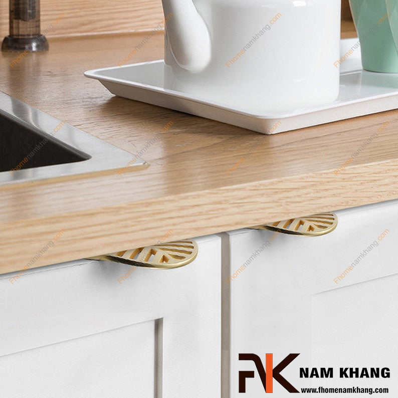 Bạn nên chọn tay nắm tủ màu đồng cổ hay tay nắm mạ vàng?