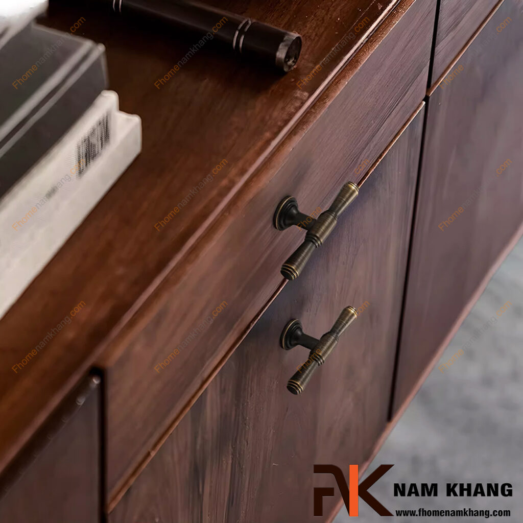 Bạn nên chọn tay nắm tủ màu đồng cổ hay tay nắm mạ vàng?