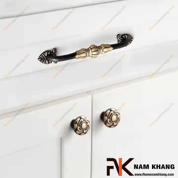 Bạn nên chọn tay nắm tủ màu đồng cổ hay tay nắm mạ vàng?