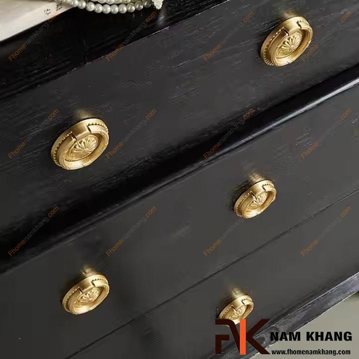 Bạn nên chọn tay nắm tủ màu đồng cổ hay tay nắm mạ vàng?