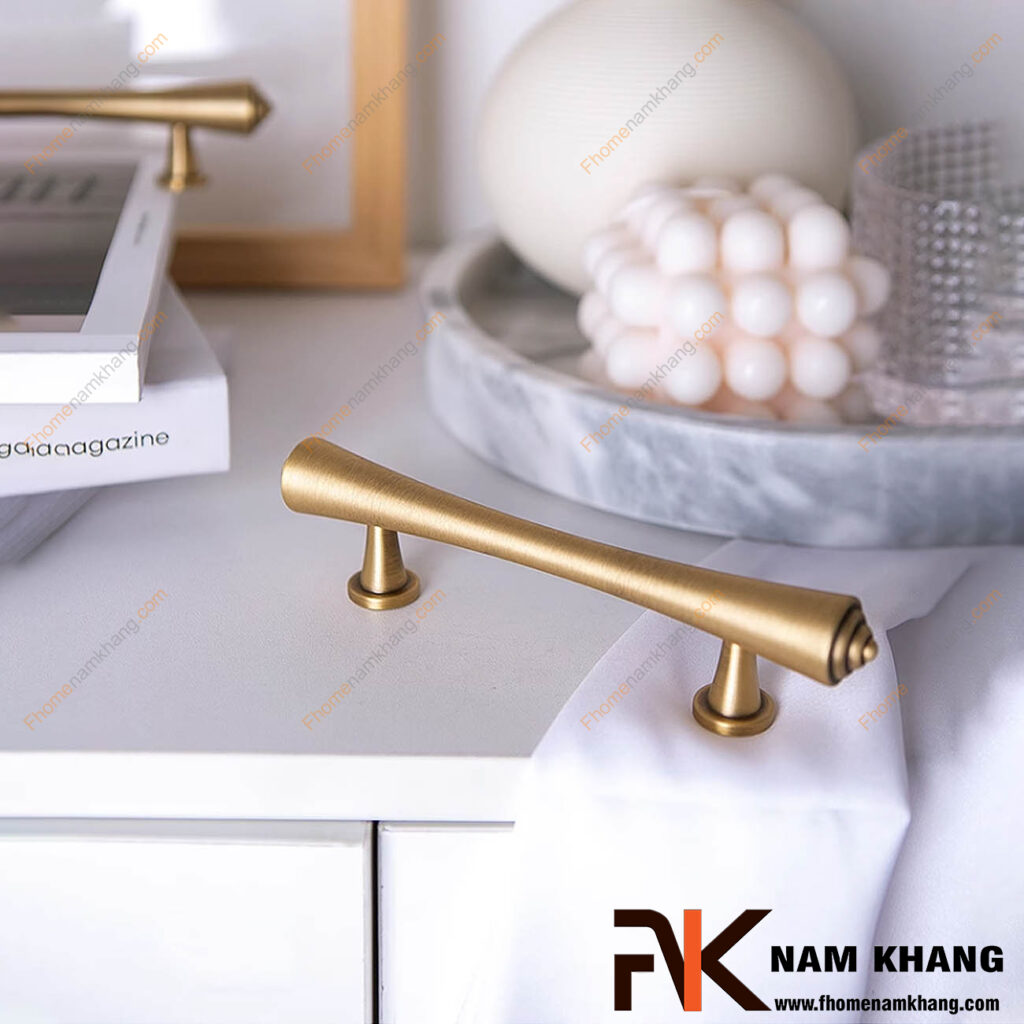 Bạn nên chọn tay nắm tủ màu đồng cổ hay tay nắm mạ vàng?