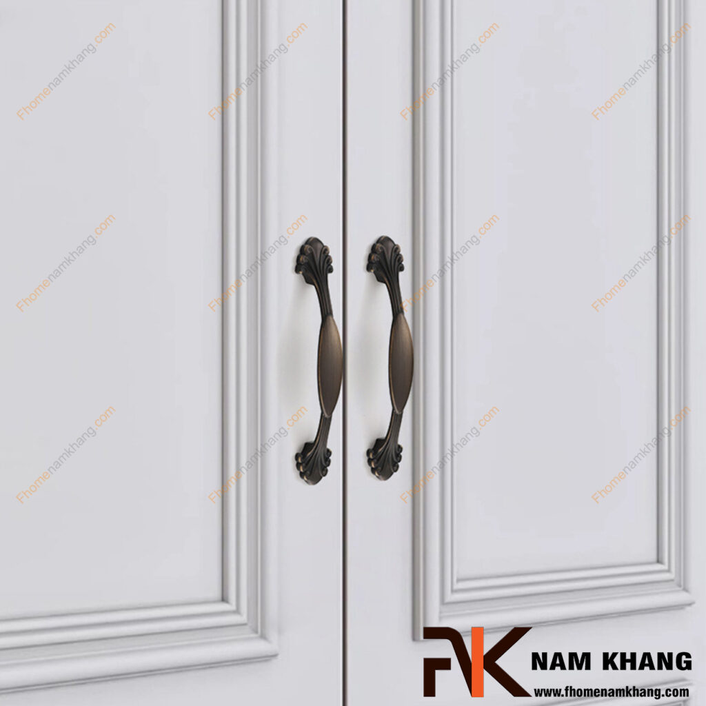 Cách kết hợp tay nắm tủ màu đồng cổ với nội thất tân cổ điển