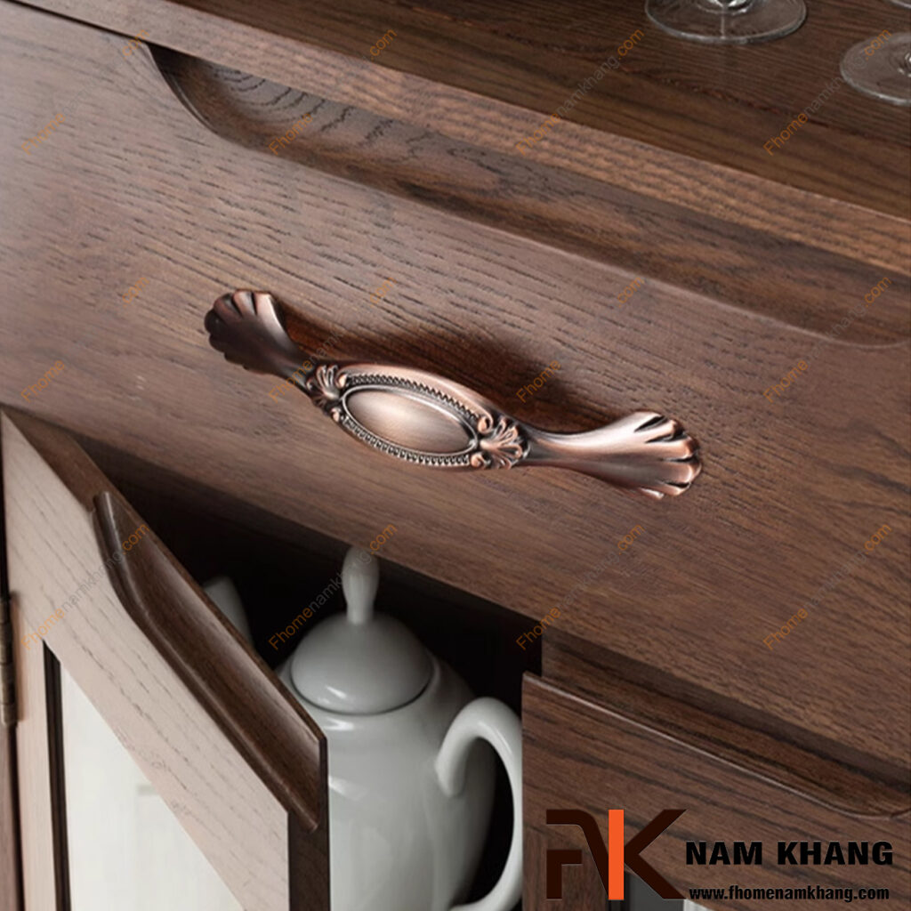 Cách kết hợp tay nắm tủ màu đồng cổ với nội thất tân cổ điển