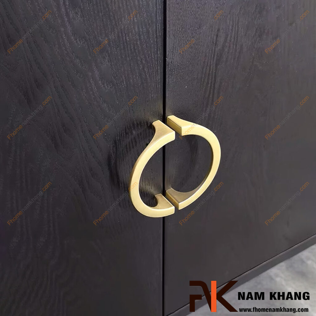 Tay nắm tủ đôi: Hướng dẫn chọn, lắp đặt và 99+ mẫu đẹp cho tủ bếp, tủ áo, tủ gỗ hiện đại