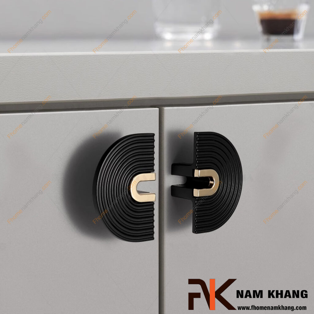 Tay nắm tủ đôi: Hướng dẫn chọn, lắp đặt và 99+ mẫu đẹp cho tủ bếp, tủ áo, tủ gỗ hiện đại