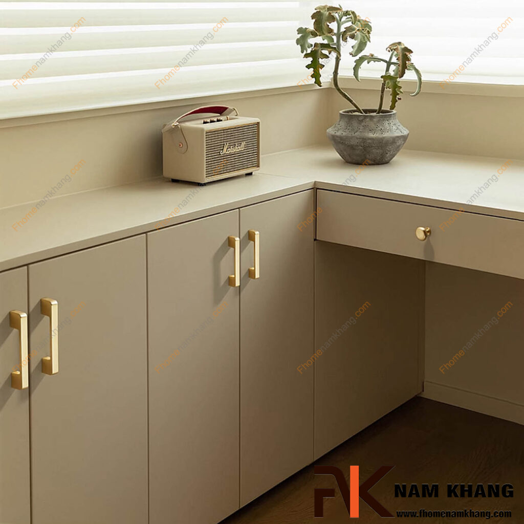 Tay nắm tủ dài hay tay nắm núm? Ưu nhược điểm từng loại