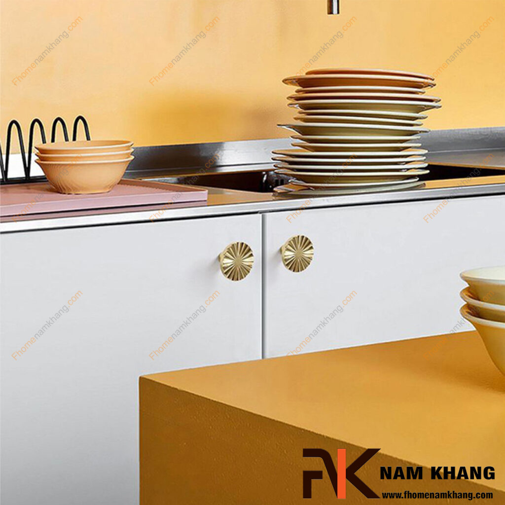 Tay nắm tủ dài hay tay nắm núm? Ưu nhược điểm từng loại