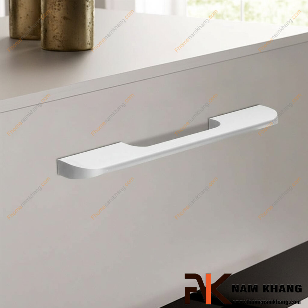 Tay nắm tủ dạng thanh giá bao nhiêu? Bảng giá theo kích thước và chất liệu