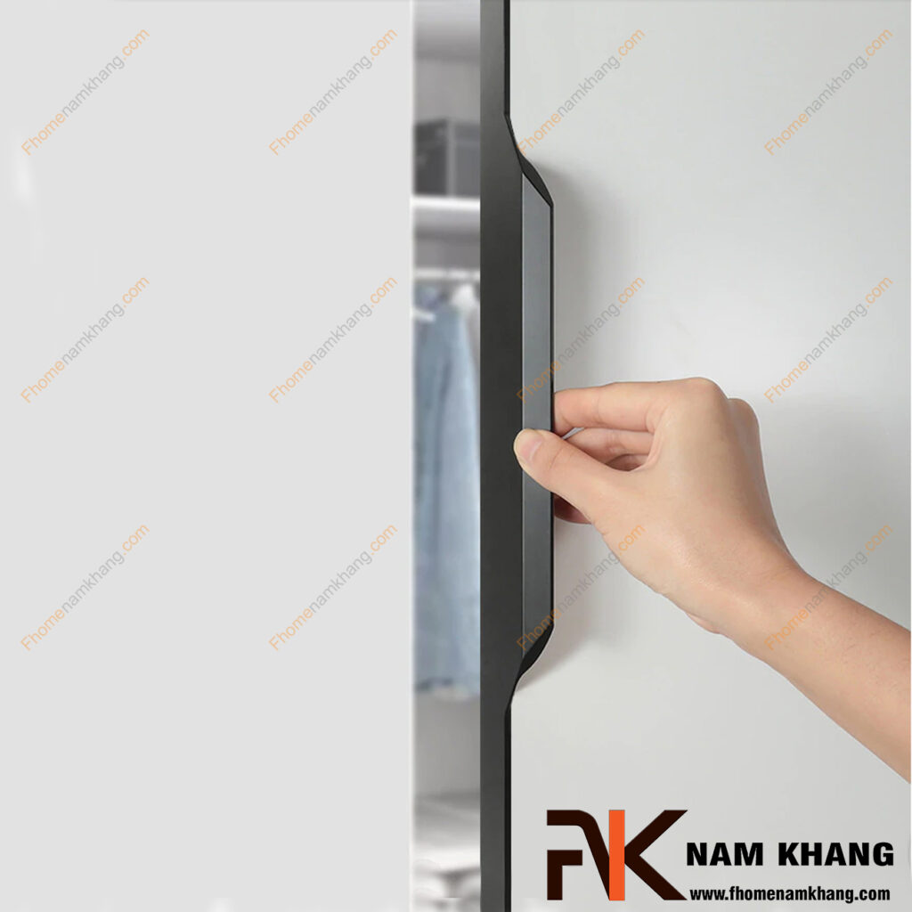 Tay nắm tủ dạng thanh giá bao nhiêu? Bảng giá theo kích thước và chất liệu