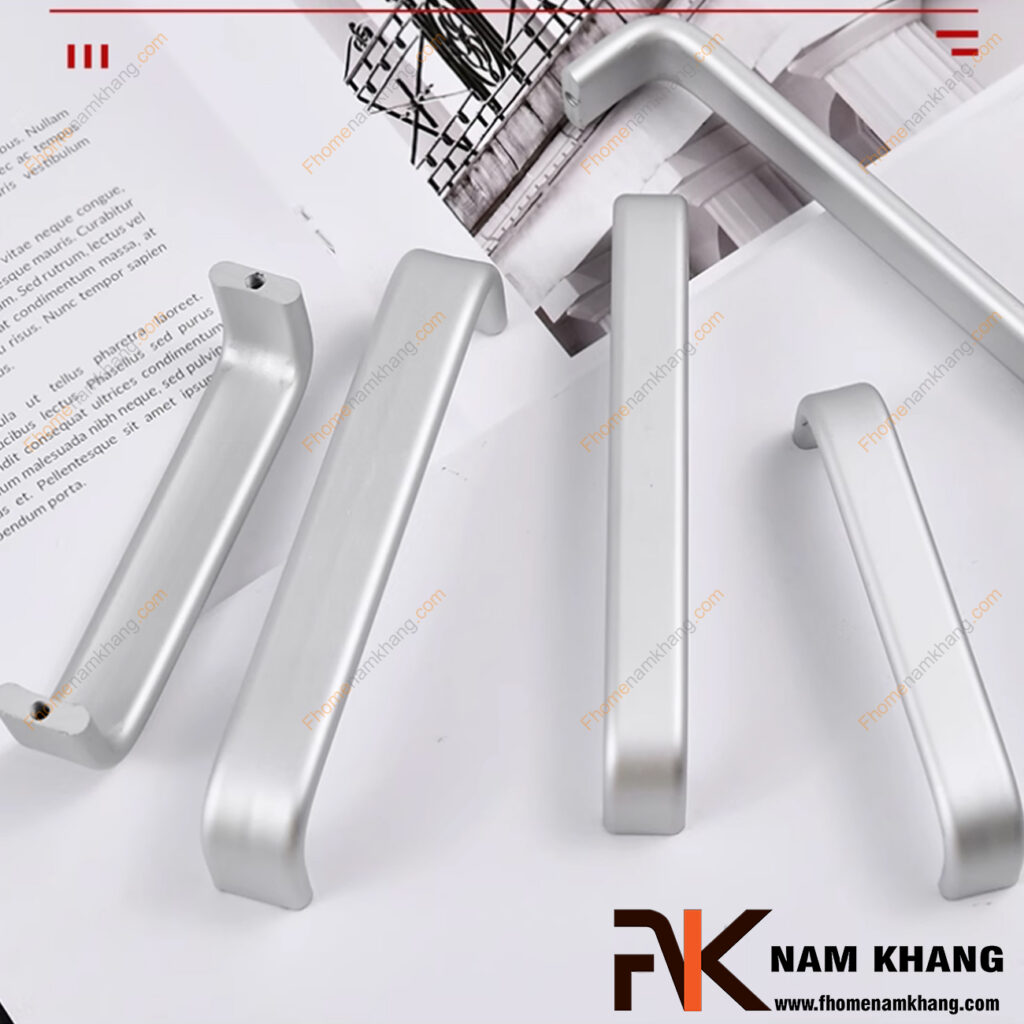 Tay nắm tủ dạng thanh nên chọn chất liệu nào? Inox, hợp kim nhôm hay hợp kim kẽm?