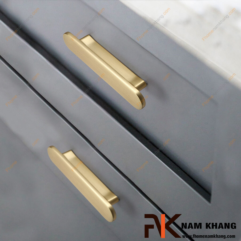 Tay nắm tủ dạng thanh dài có phù hợp với tủ cánh lớn?