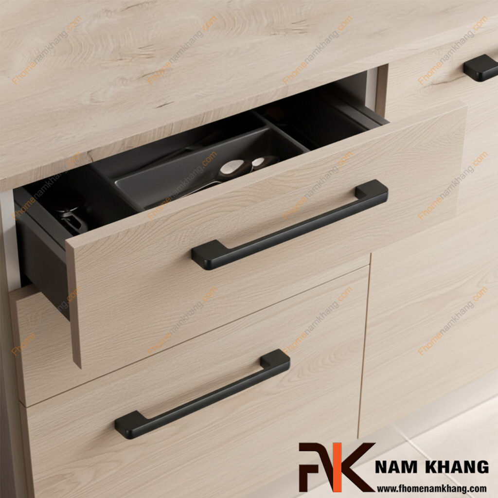 Tay nắm tủ dạng thanh màu nào dễ phối với nội thất?