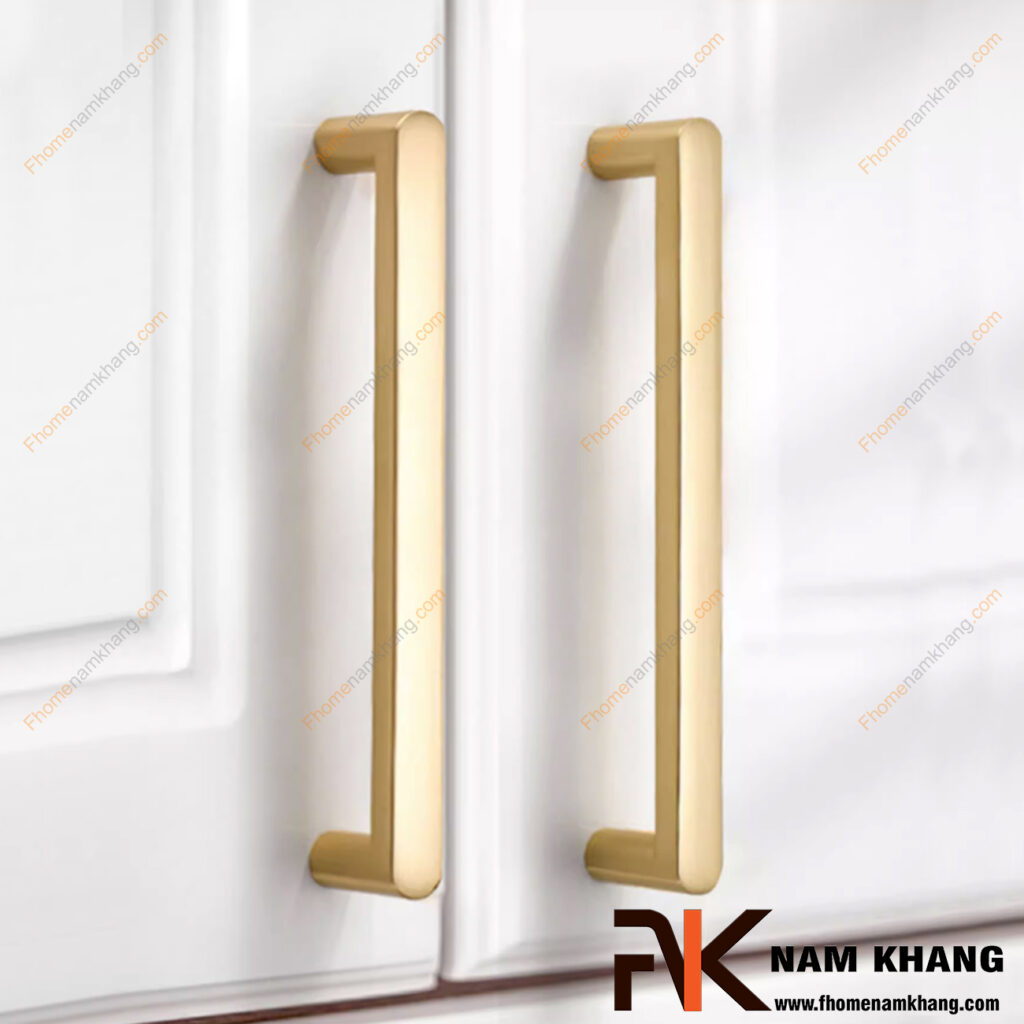 Tay nắm tủ dạng thanh màu vàng có làm tủ sang hơn không?